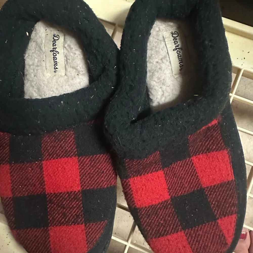 Dearfoams‎ Kids Black and Red Checkered Slippers
